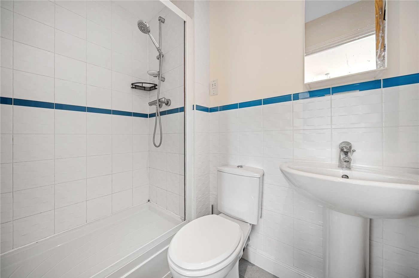 2 bedroom property for sale in Greenhithe | Robinson Jackson