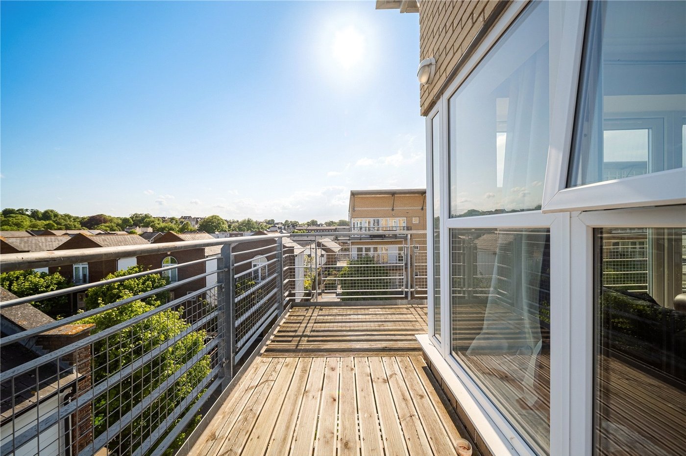 2 bedroom property for sale in Greenhithe | Robinson Jackson