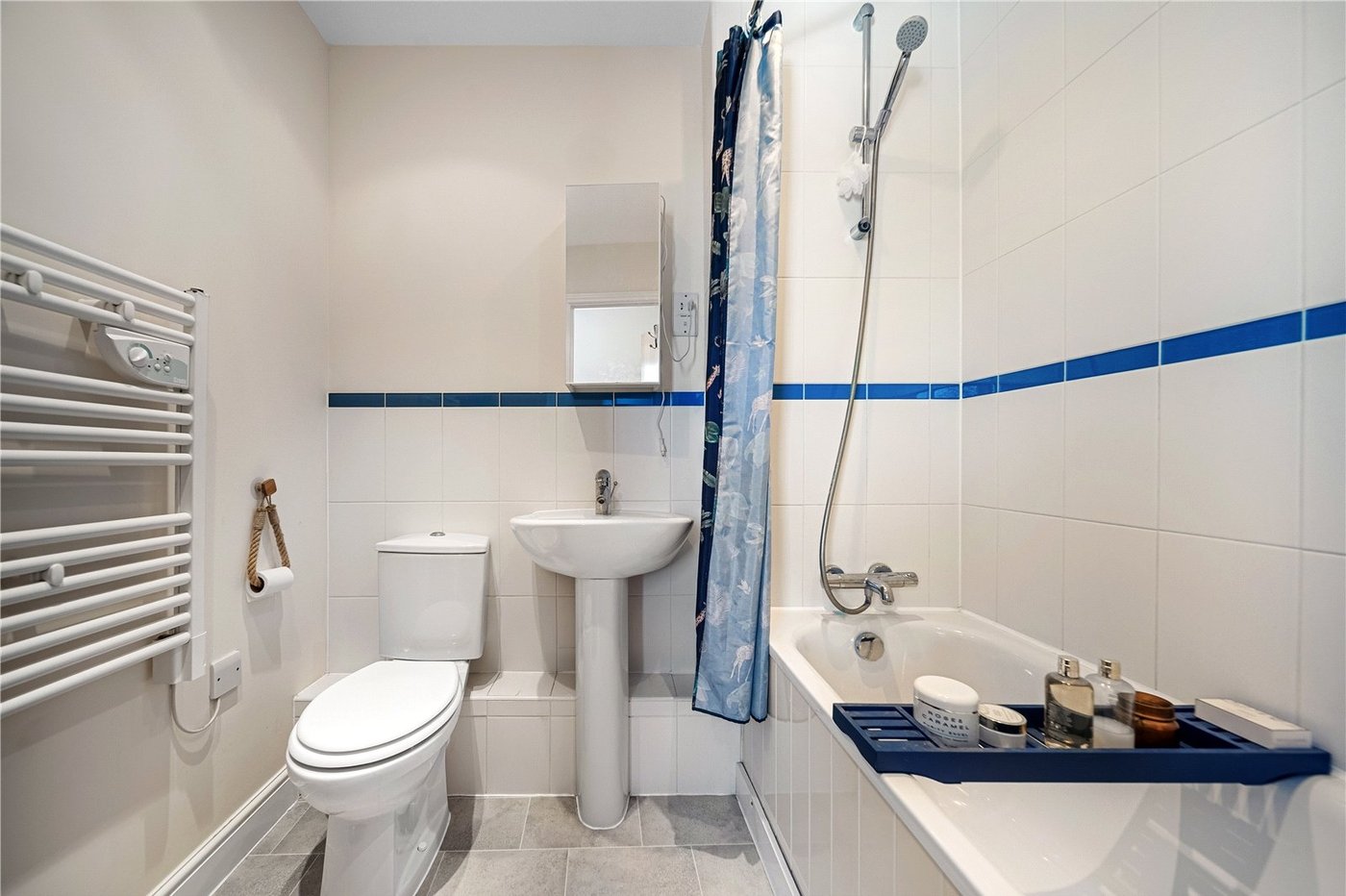 2 bedroom property for sale in Greenhithe | Robinson Jackson