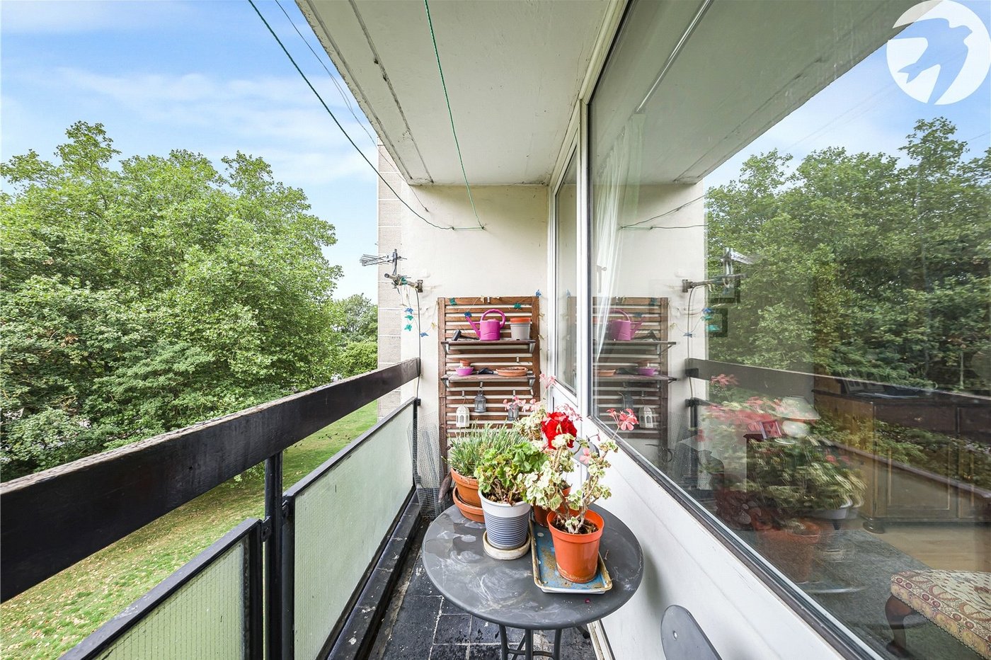 2 bedroom property for sale in London | Robinson Jackson