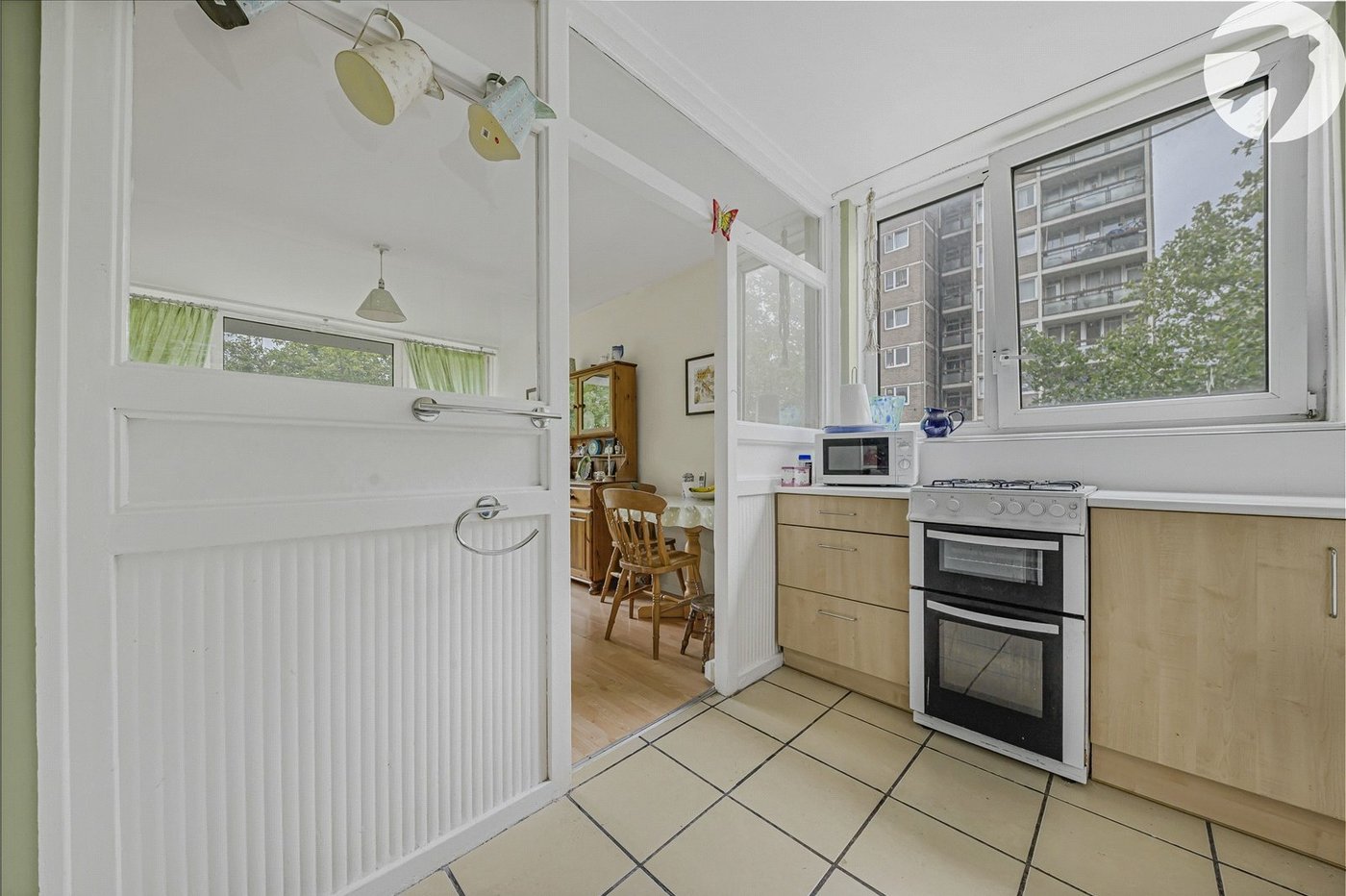 2 bedroom property for sale in London | Robinson Jackson