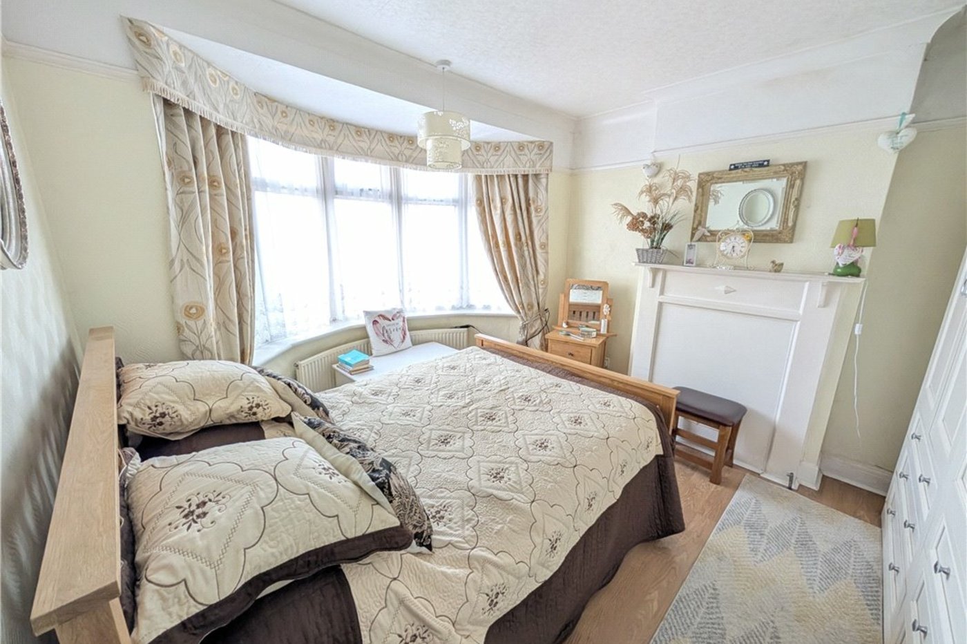 2 bedroom bungalow for sale in Orpington | Robinson Jackson