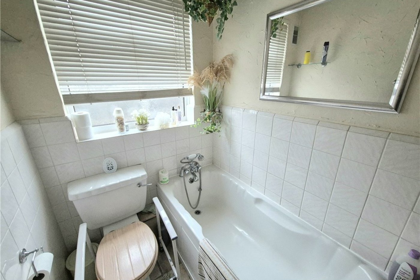 2 bedroom bungalow for sale in Orpington | Robinson Jackson