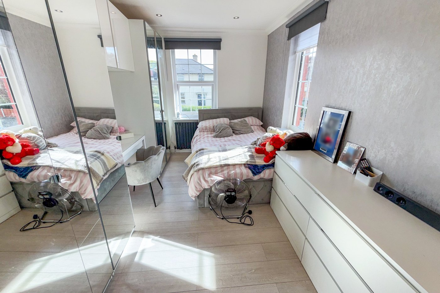 3 bedroom house for sale in London | Robinson Jackson