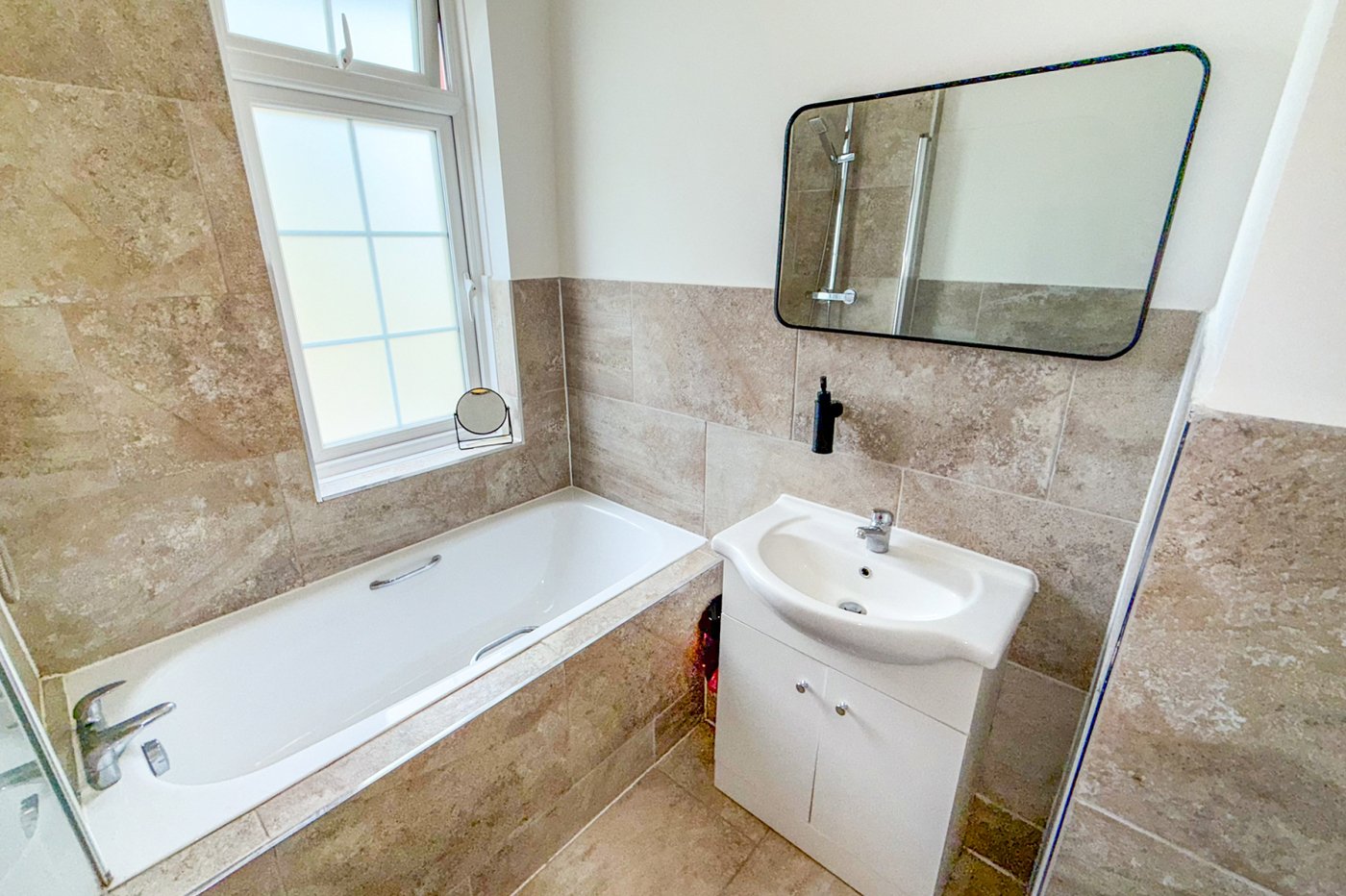 3 bedroom house for sale in London | Robinson Jackson