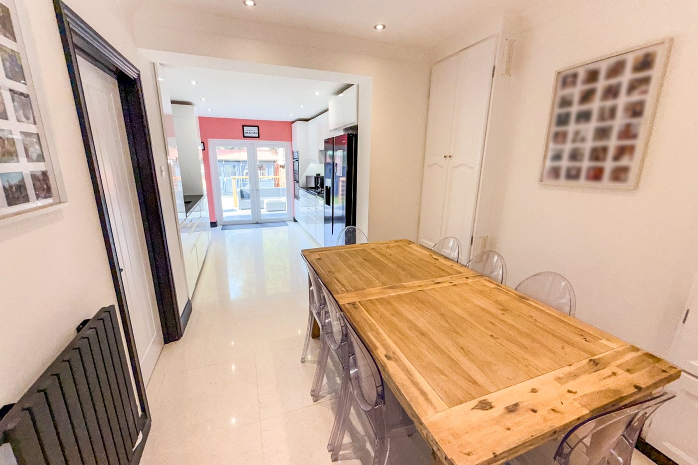 3 bedroom house for sale in London | Robinson Jackson