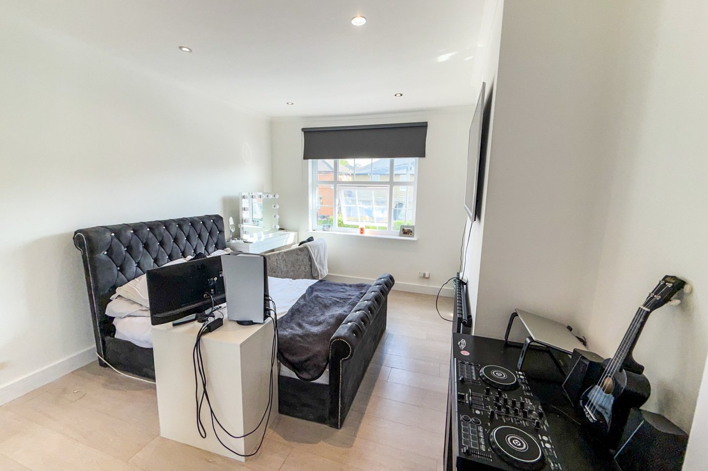 3 bedroom house for sale in London | Robinson Jackson