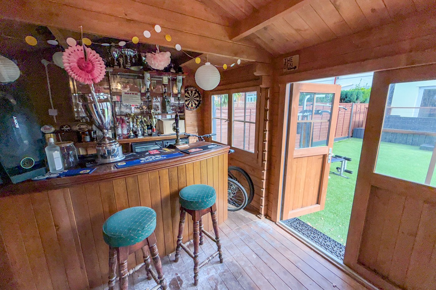 3 bedroom house for sale in London | Robinson Jackson