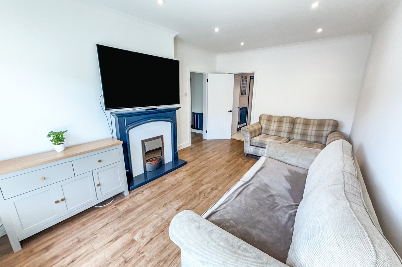 3 bedroom house for sale in London | Robinson Jackson