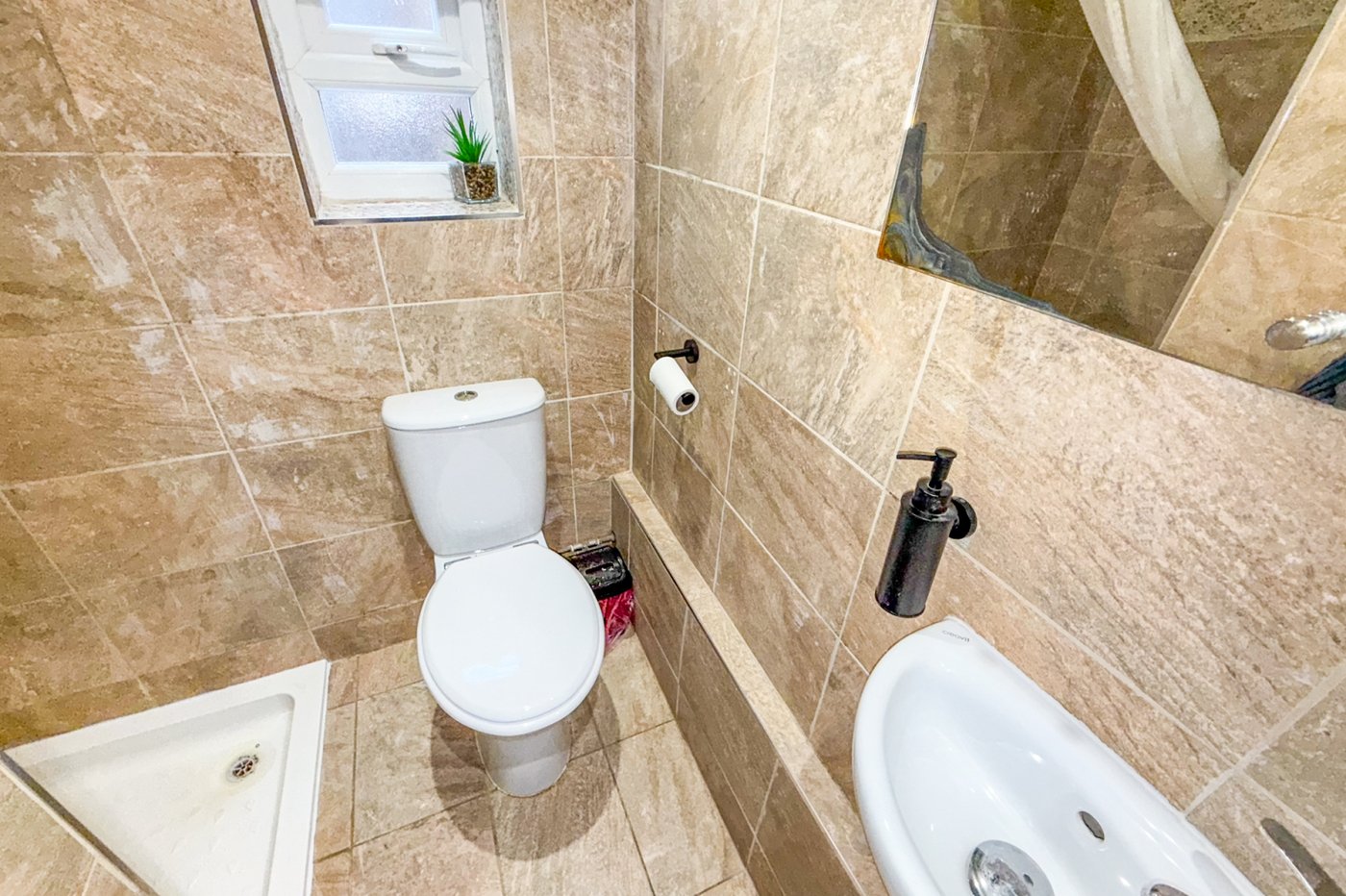 3 bedroom house for sale in London | Robinson Jackson