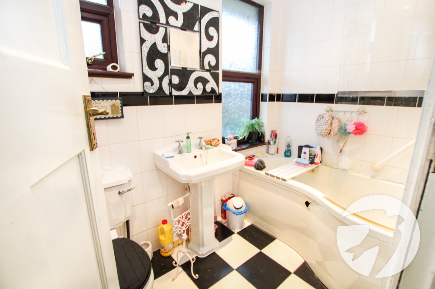 3 bedroom house for sale in London | Robinson Jackson