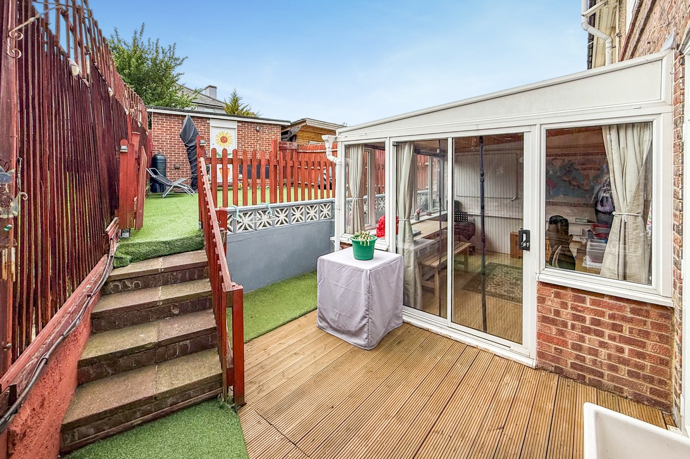 3 bedroom house for sale in London | Robinson Jackson