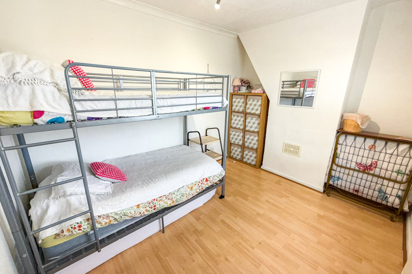 3 bedroom house for sale in London | Robinson Jackson