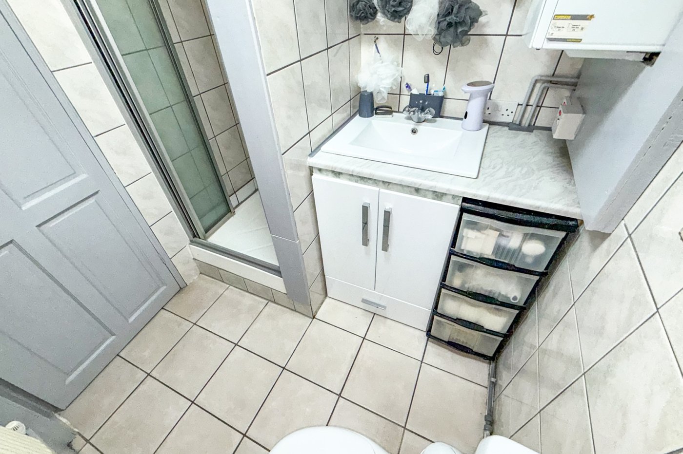 3 bedroom house for sale in London | Robinson Jackson