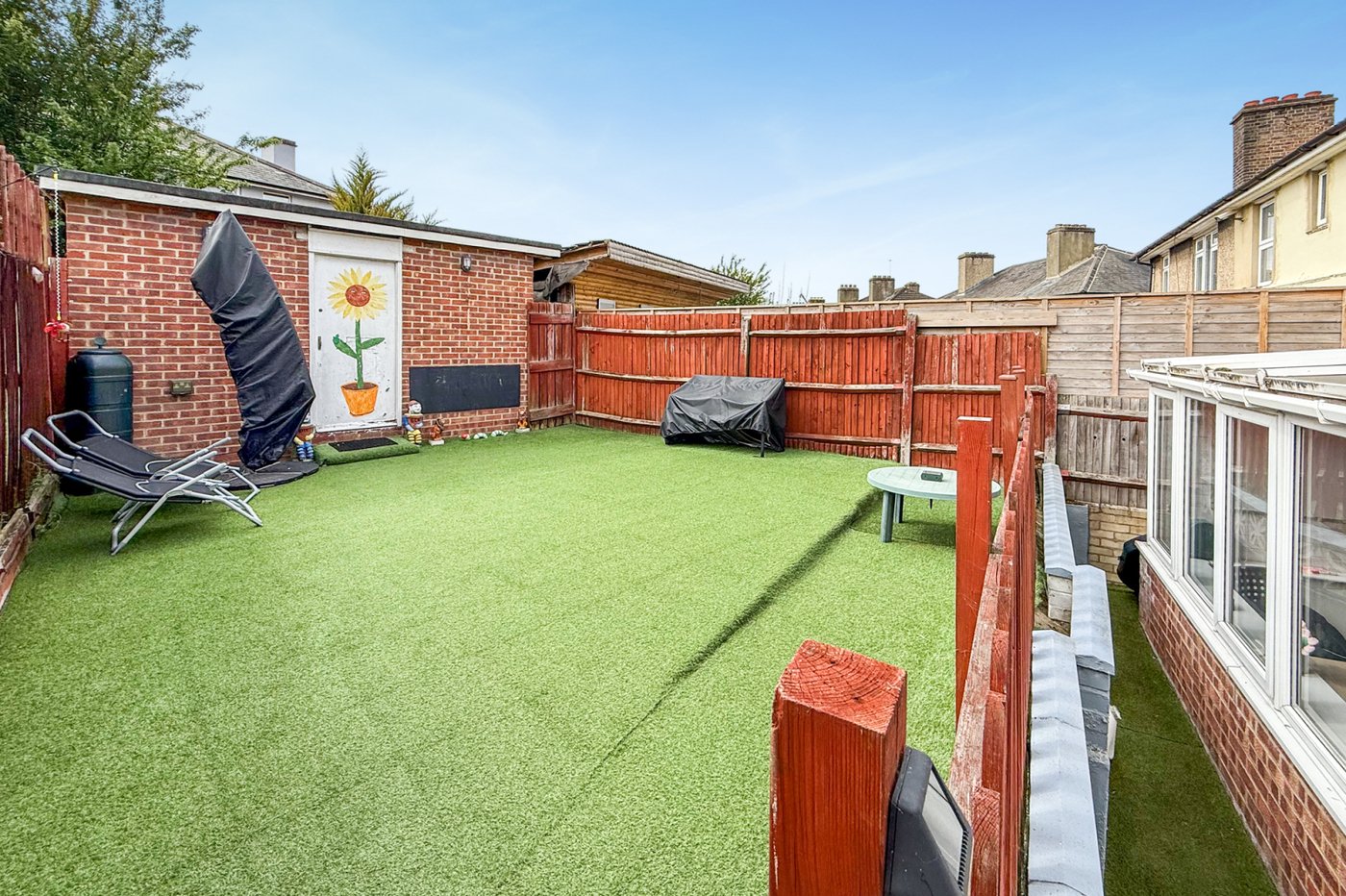 3 bedroom house for sale in London | Robinson Jackson