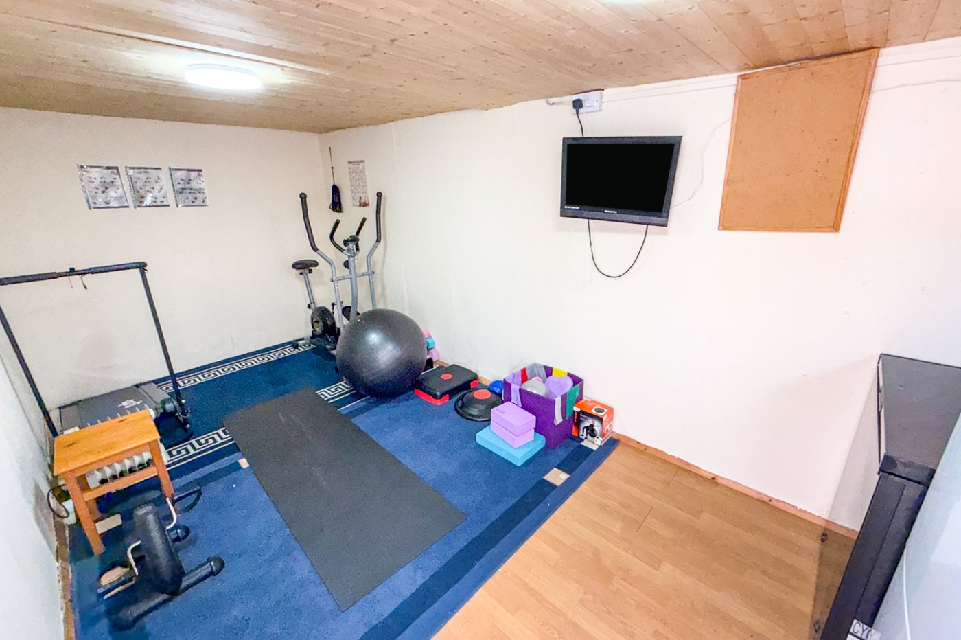 3 bedroom house for sale in London | Robinson Jackson