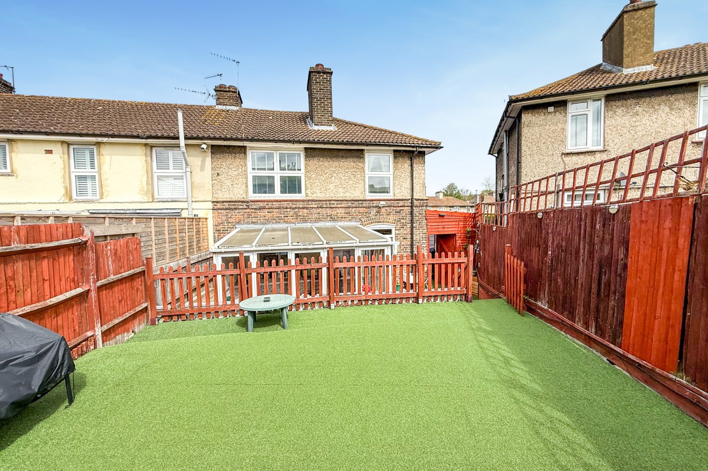 3 bedroom house for sale in London | Robinson Jackson