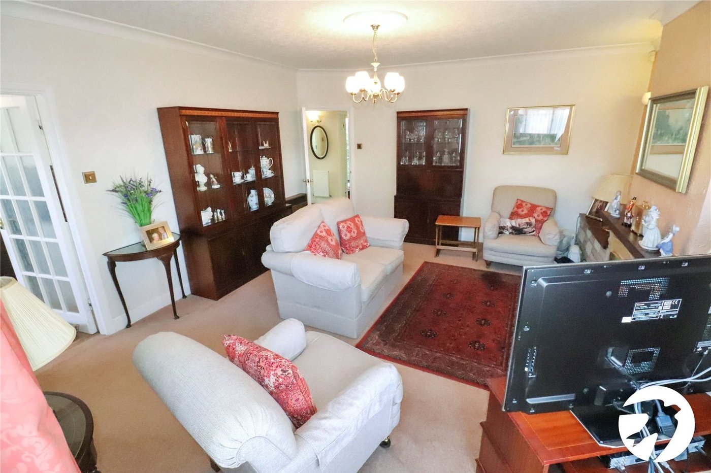 2 bedroom bungalow for sale in London | Robinson Jackson