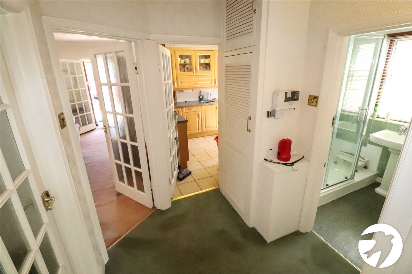 2 bedroom bungalow for sale in London | Robinson Jackson