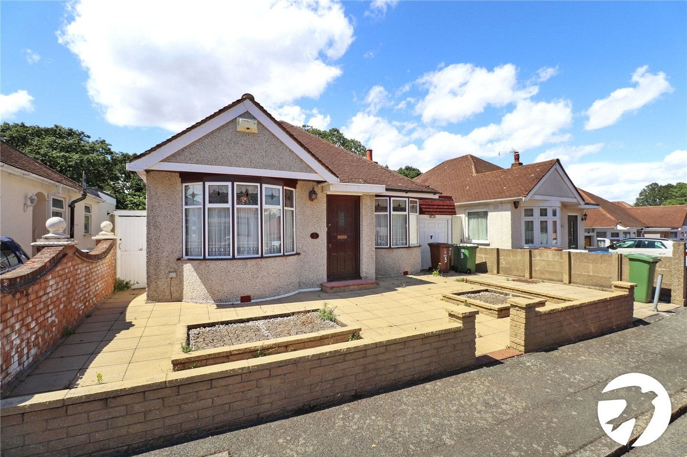 2 bedroom bungalow for sale in London | Robinson Jackson