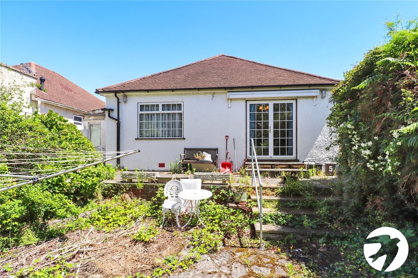 2 bedroom bungalow for sale in London | Robinson Jackson