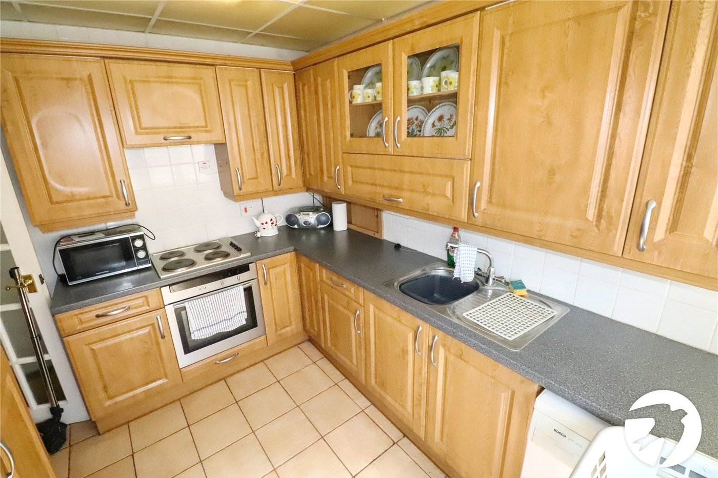 2 bedroom bungalow for sale in London | Robinson Jackson