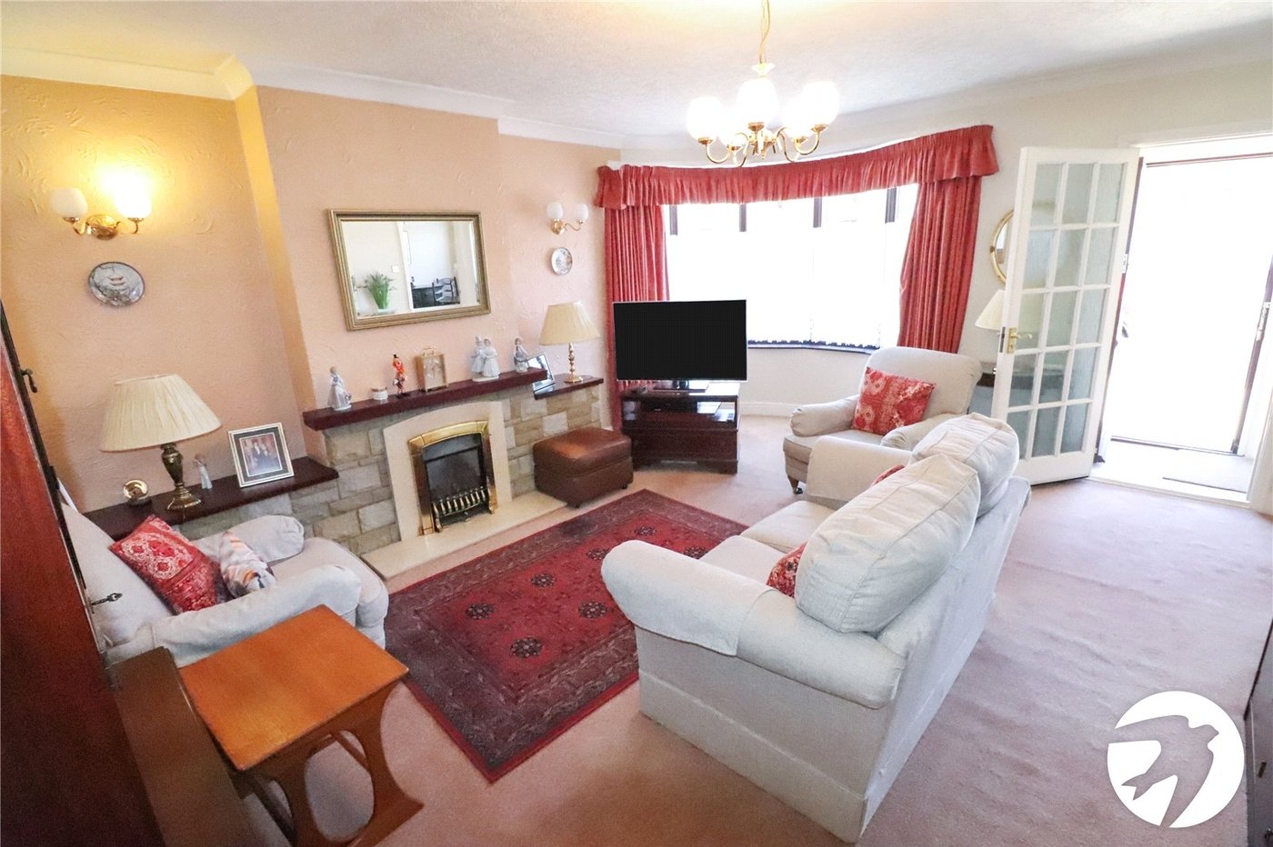 2 bedroom bungalow for sale in London | Robinson Jackson