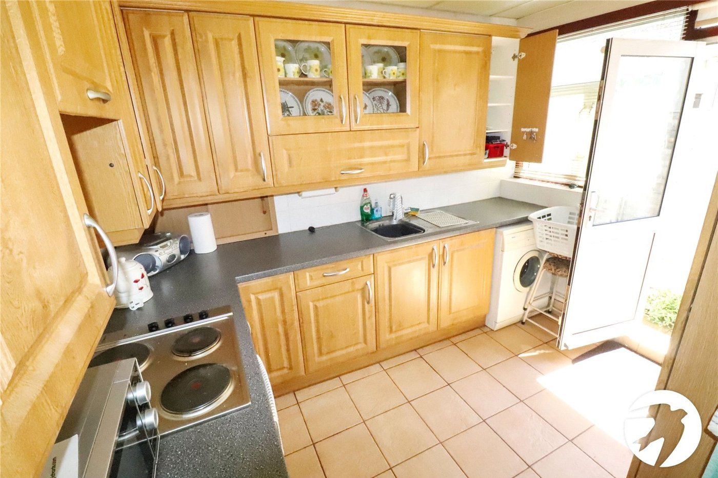 2 bedroom bungalow for sale in London | Robinson Jackson