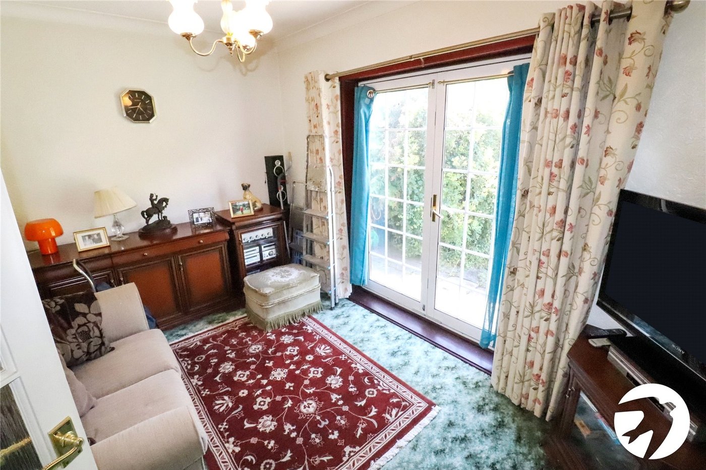 2 bedroom bungalow for sale in London | Robinson Jackson