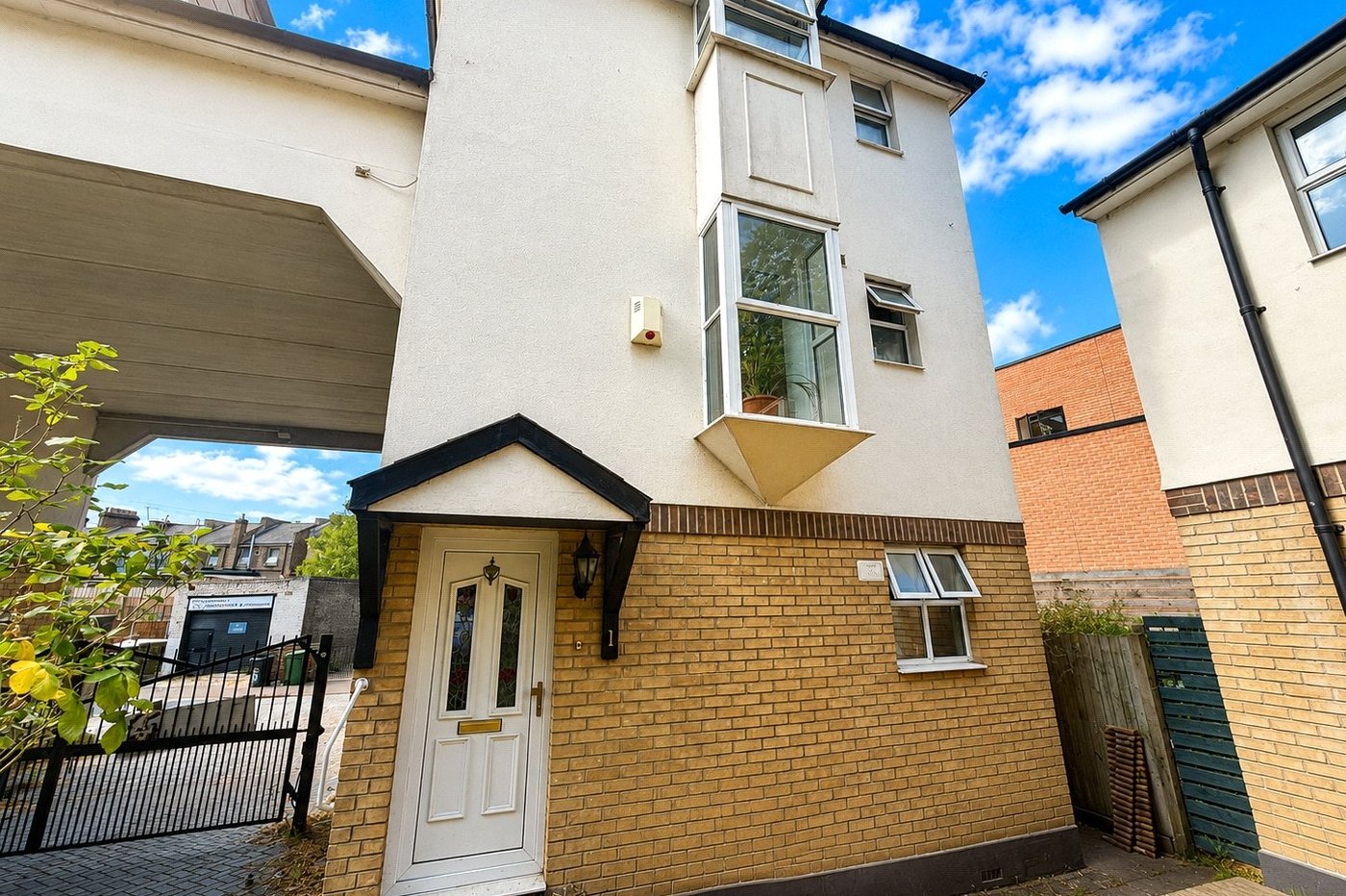 2 bedroom property for sale in Marischal Road | Robinson Jackson