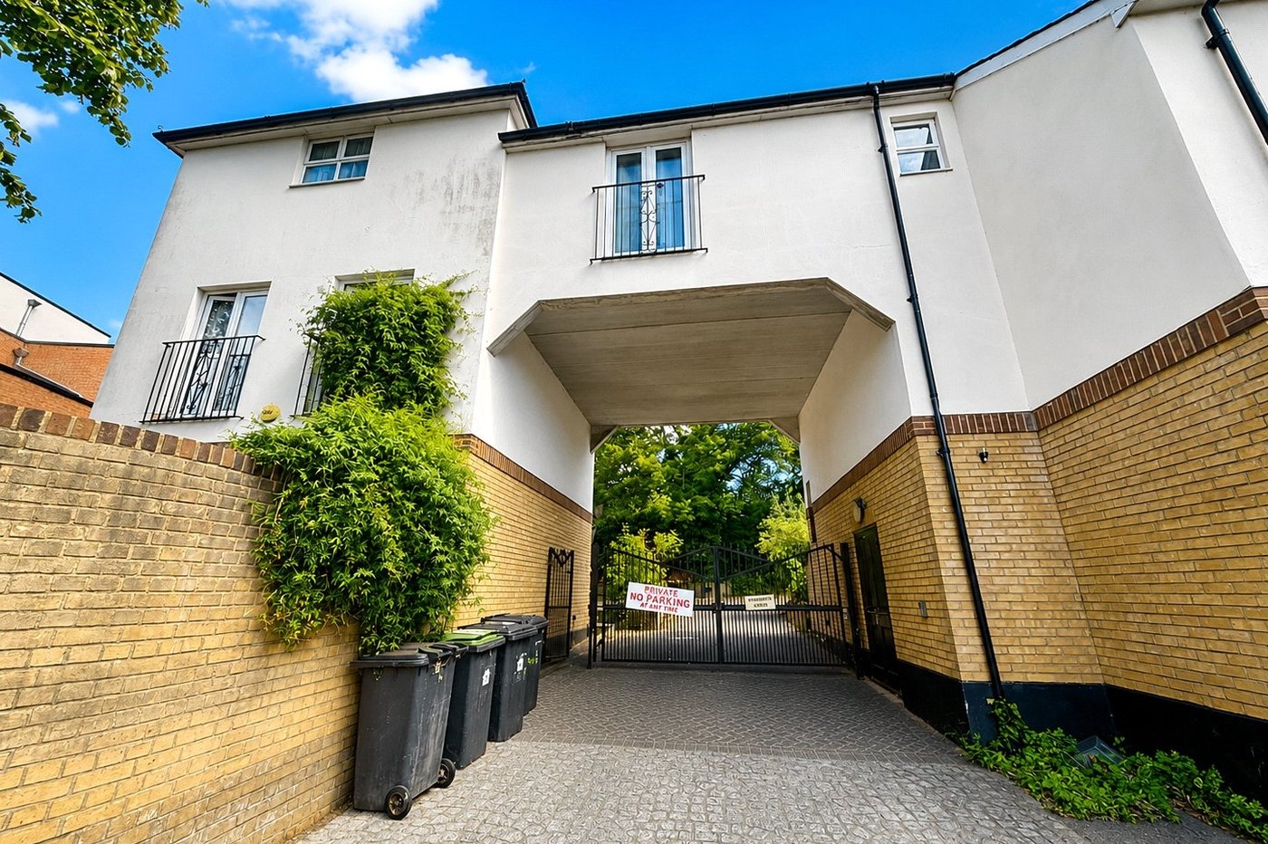 2 bedroom property for sale in Marischal Road | Robinson Jackson