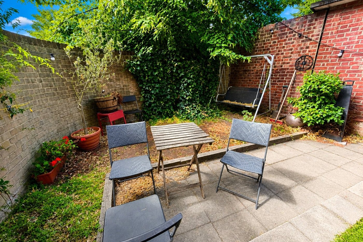 2 bedroom property for sale in Marischal Road | Robinson Jackson