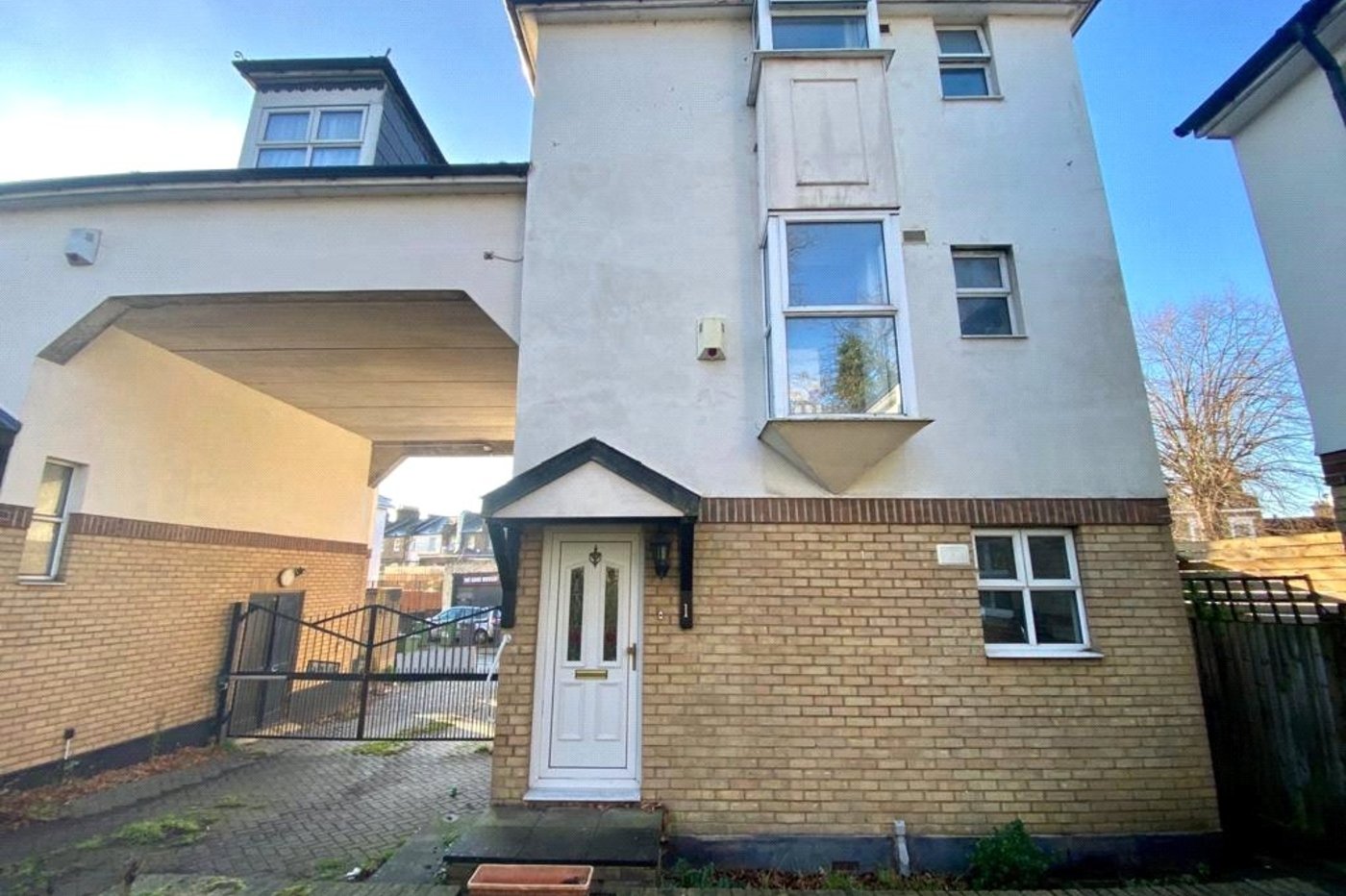 2 bedroom property for sale in Marischal Road | Robinson Jackson
