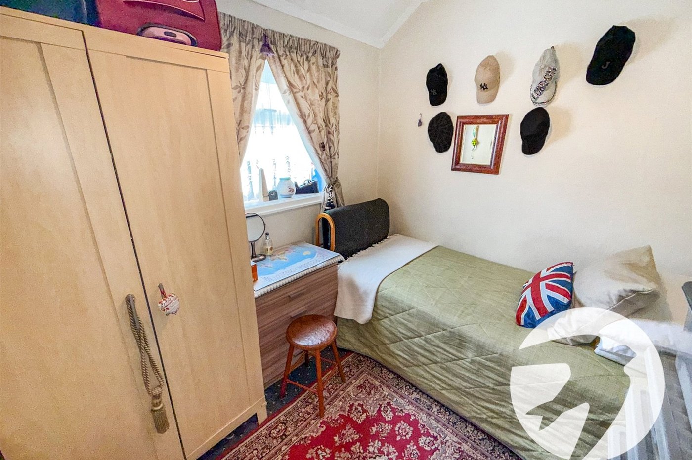 3 bedroom house for sale in London | Robinson Jackson