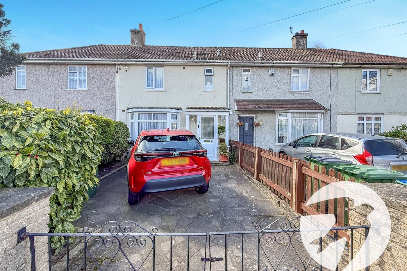 3 bedroom house for sale in London | Robinson Jackson