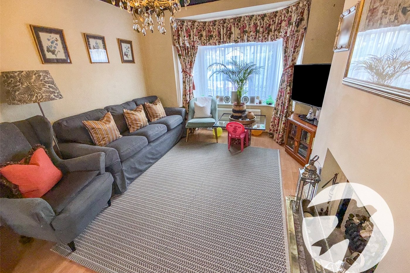 3 bedroom house for sale in London | Robinson Jackson