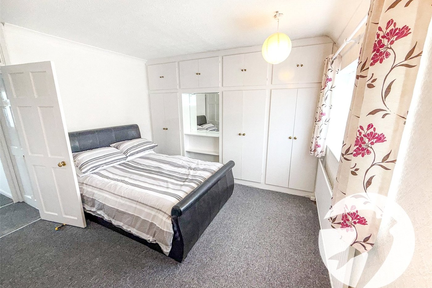 3 bedroom house for sale in London | Robinson Jackson