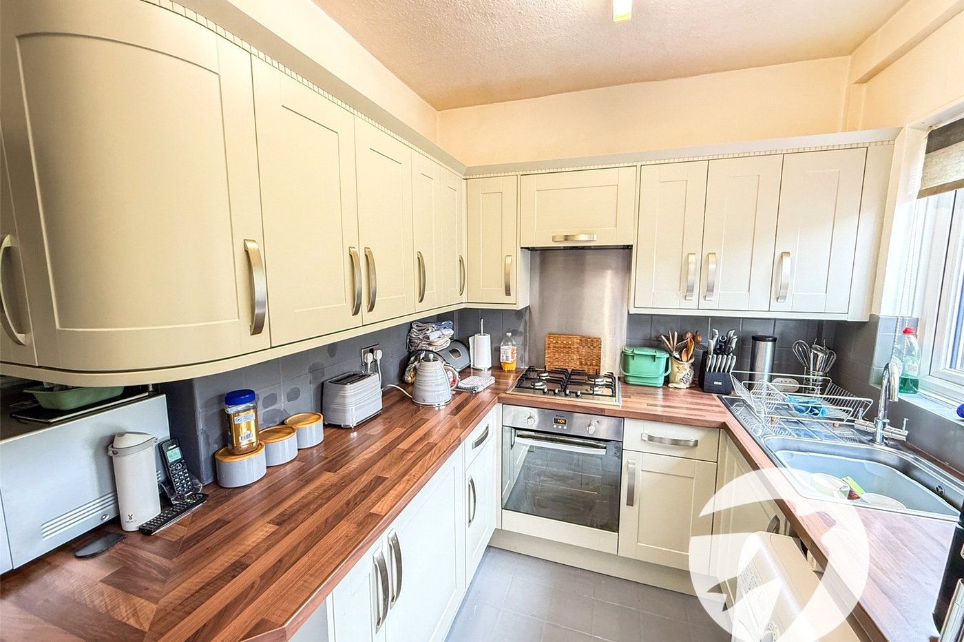 2 bedroom property for sale in London | Robinson Jackson