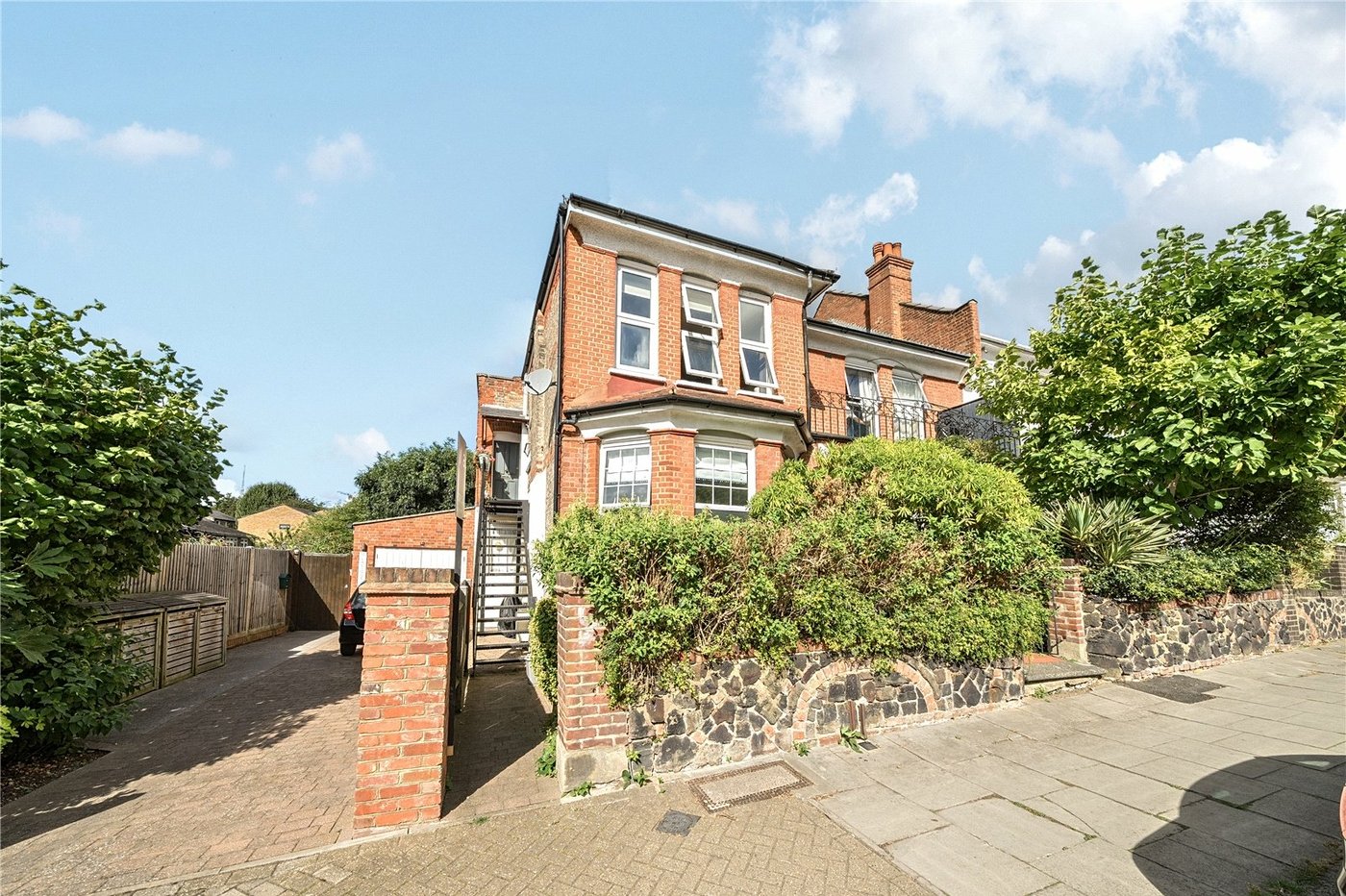 2 bedroom property for sale in London | Robinson Jackson