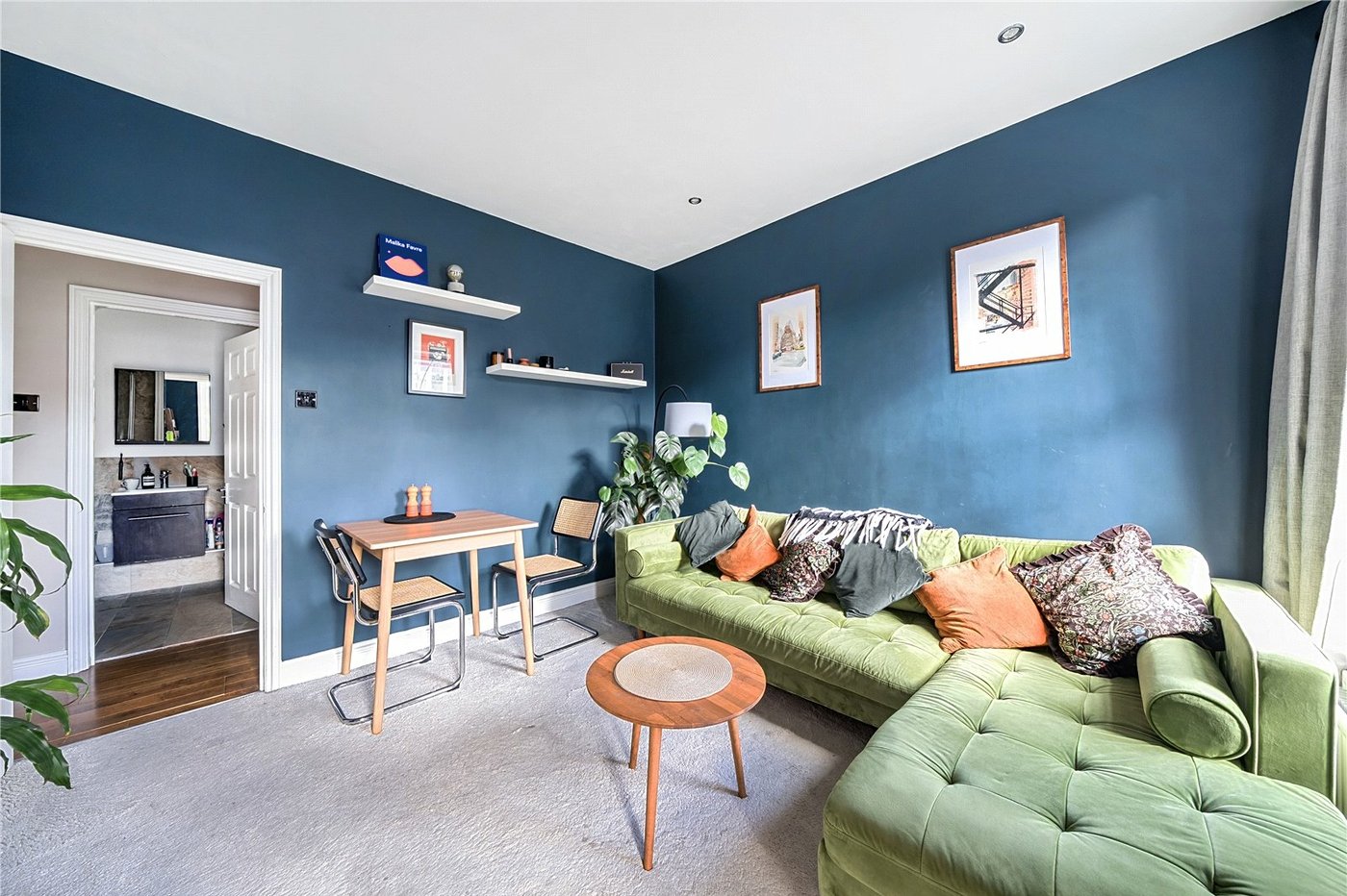 2 bedroom property for sale in London | Robinson Jackson