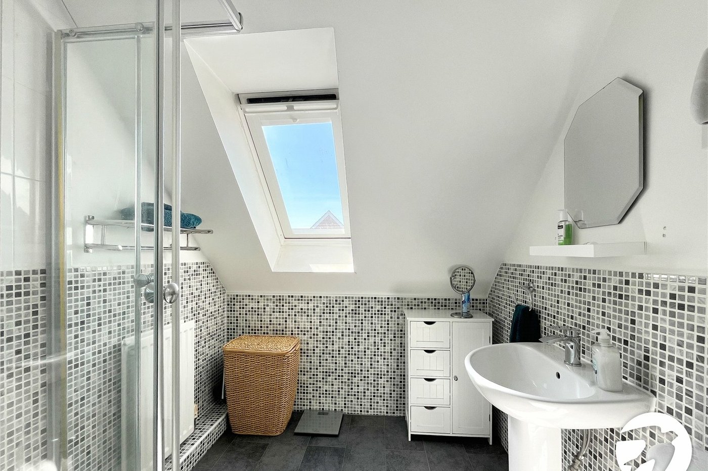 6 bedroom house for sale in Sittingbourne | Robinson Michael & Jackson