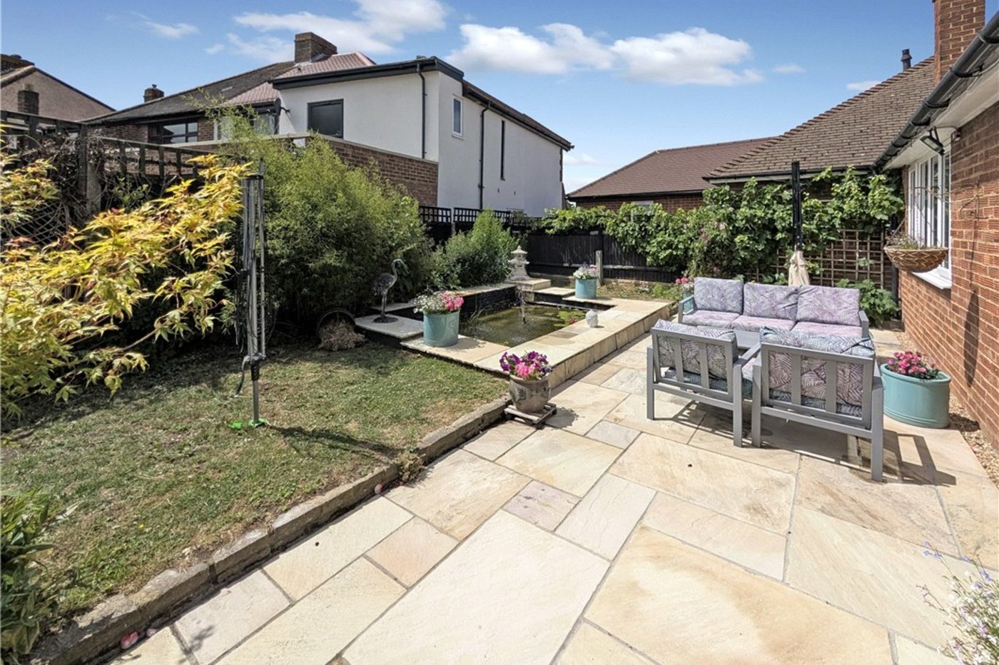 2 bedroom bungalow for sale in Orpington | Robinson Jackson