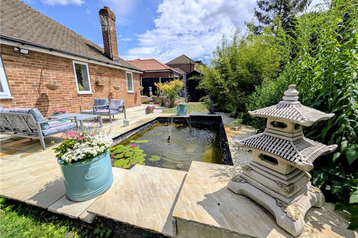 2 bedroom bungalow for sale in Orpington | Robinson Jackson