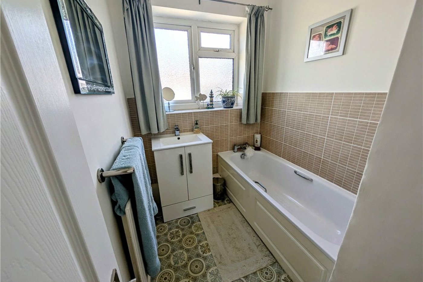 2 bedroom bungalow for sale in Orpington | Robinson Jackson