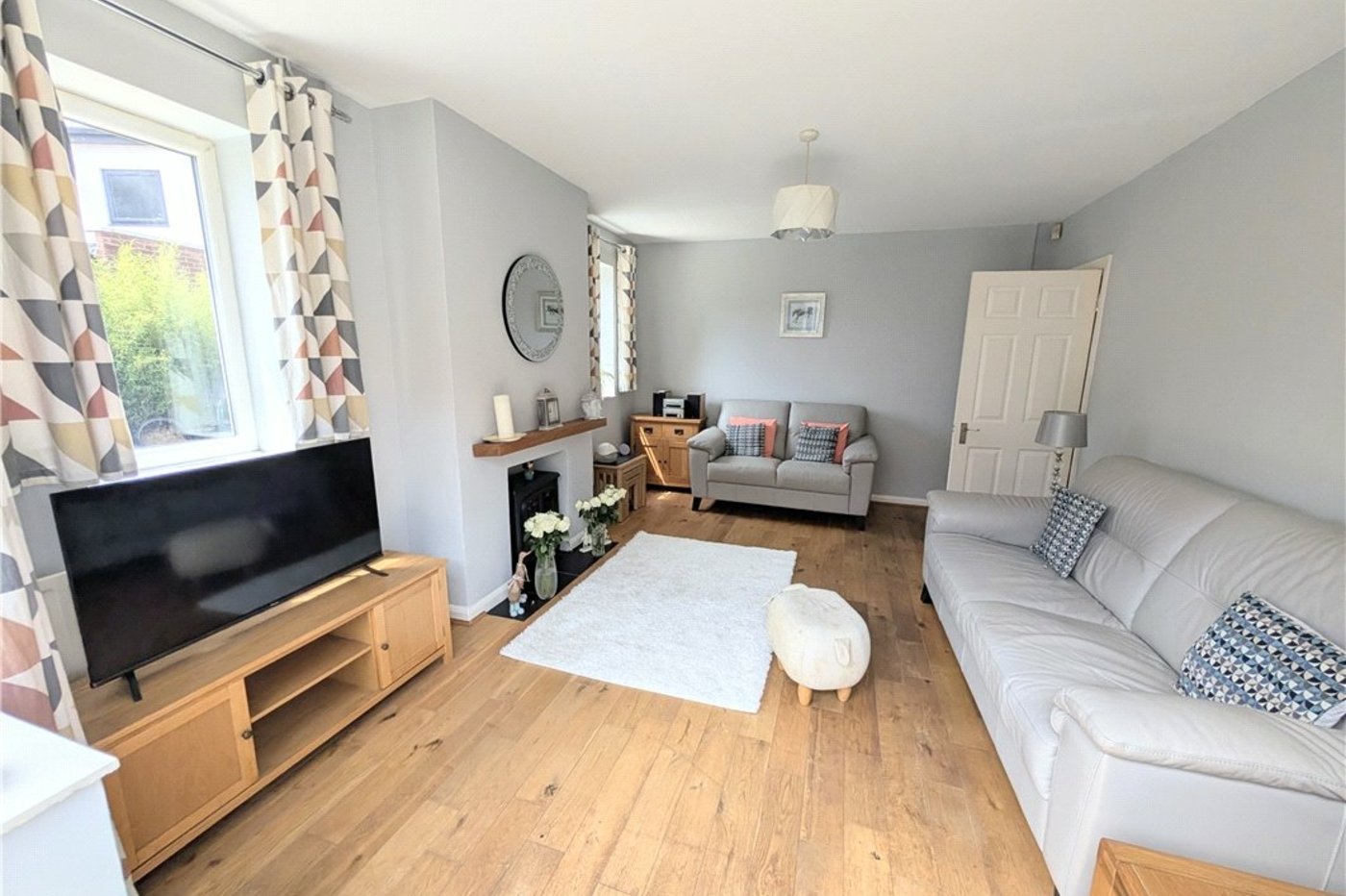 2 bedroom bungalow for sale in Orpington | Robinson Jackson