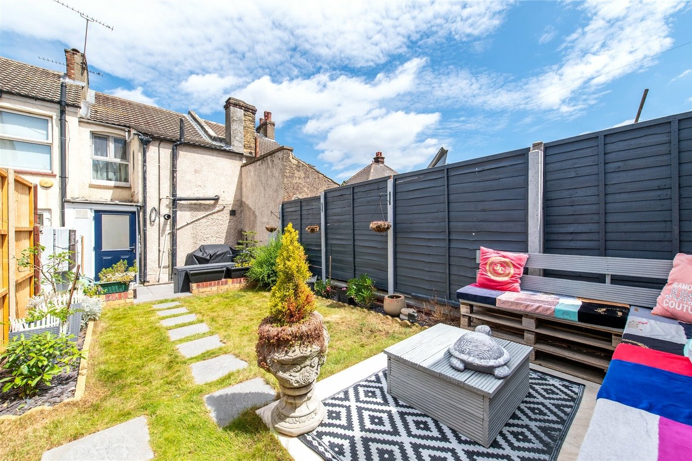 2 bedroom house for sale in Gravesend | Robinson Michael & Jackson