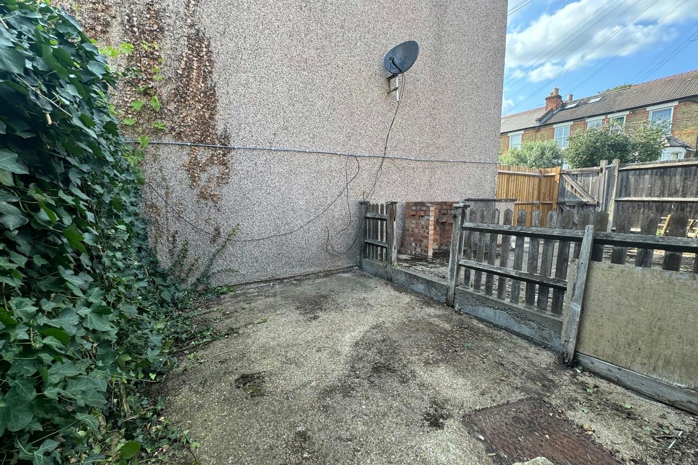 2 bedroom property for sale in London | Robinson Jackson