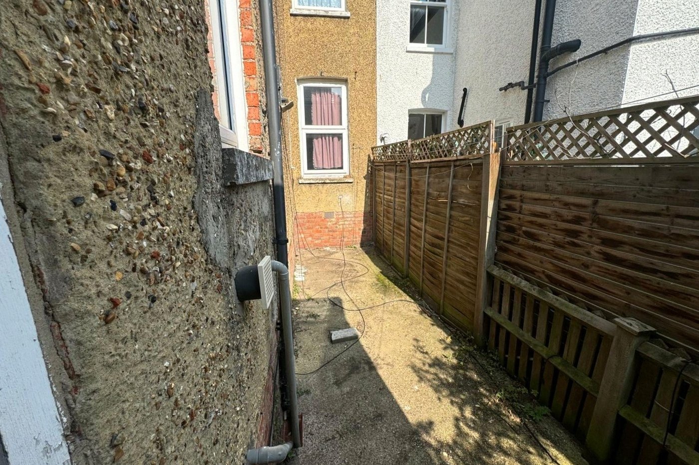 2 bedroom property for sale in London | Robinson Jackson