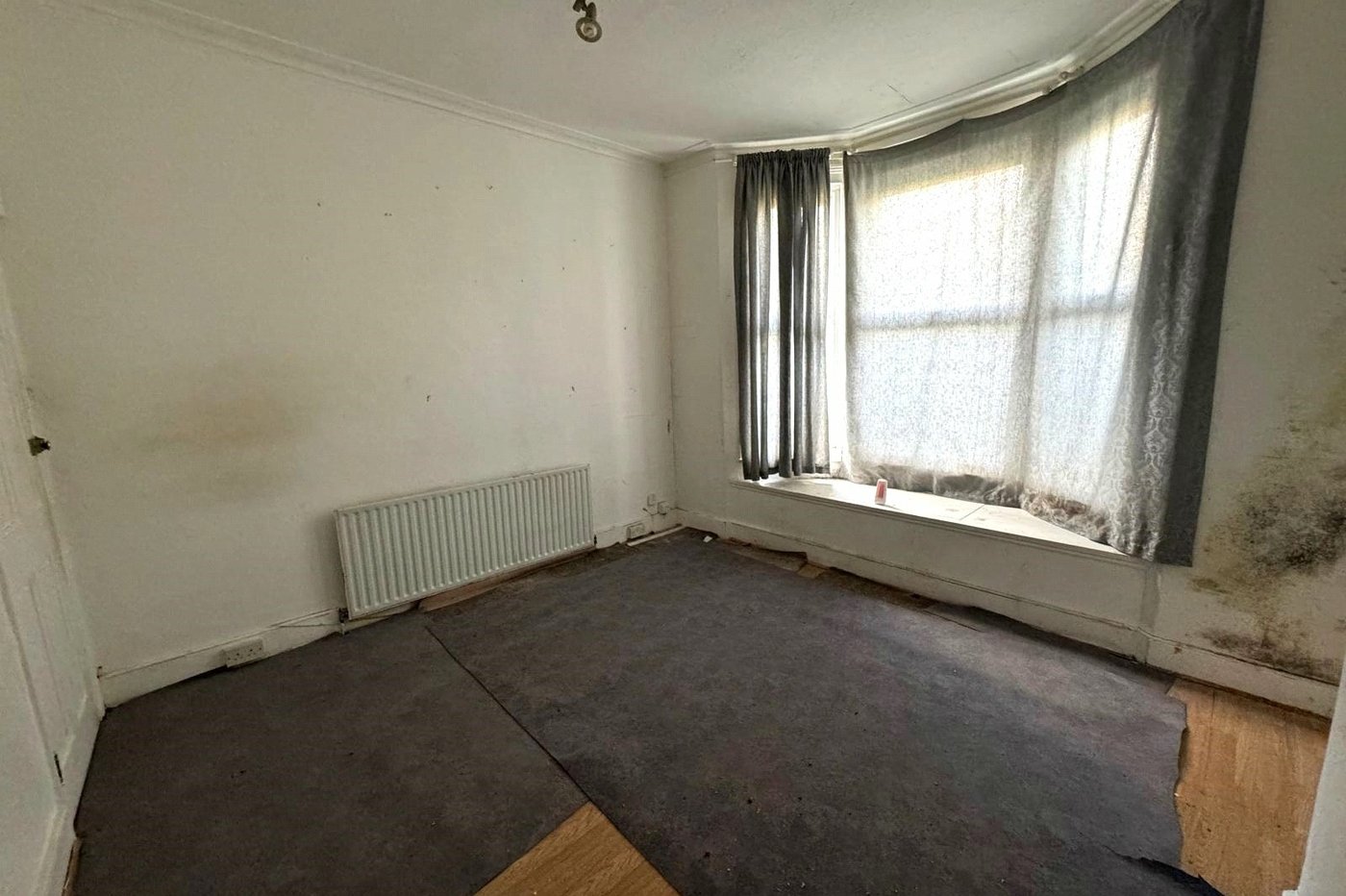 2 bedroom property for sale in London | Robinson Jackson
