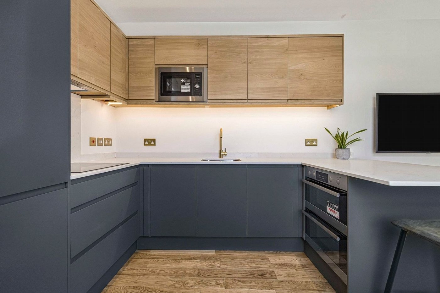 2 bedroom property for sale in London | Robinson Jackson